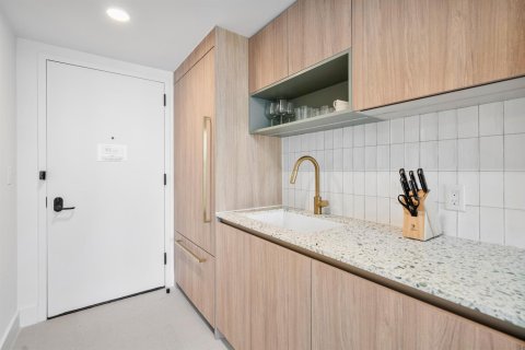 Condo in Miami, Florida, 1 bedroom  № 2279043 - photo 6
