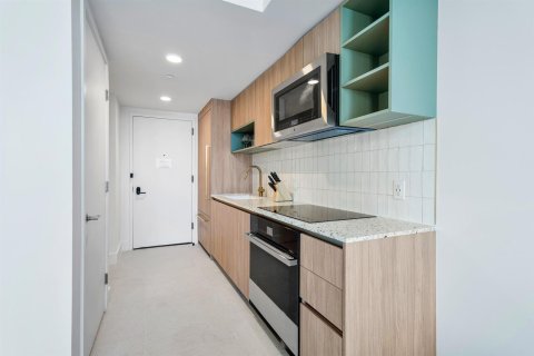 Condo in Miami, Florida, 1 bedroom  № 2279043 - photo 4
