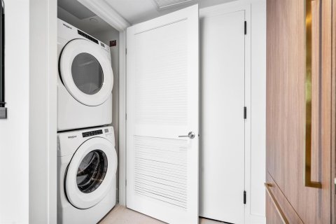Condo in Miami, Florida, 1 bedroom  № 2279043 - photo 17