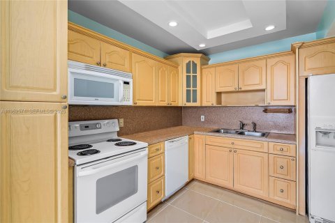 Condominio en alquiler en North Miami Beach, Florida, 1 dormitorio, 73.39 m2 № 2054462 - foto 4