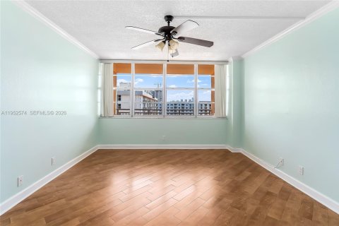 Condominio en alquiler en North Miami Beach, Florida, 1 dormitorio, 73.39 m2 № 2054462 - foto 6