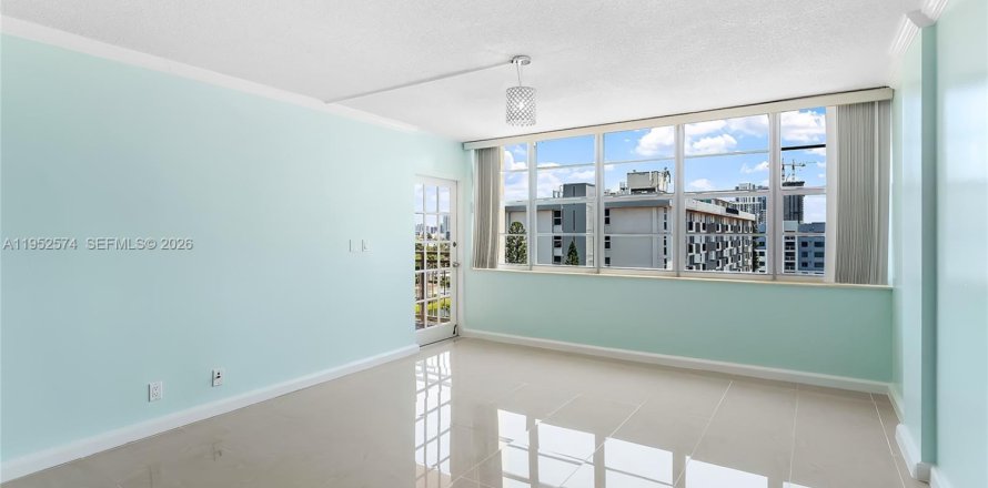 Condominio en North Miami Beach, Florida, 1 dormitorio № 2054462