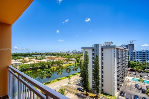 Condominio en alquiler en North Miami Beach, Florida, 1 dormitorio, 73.39 m2 № 2054462 - foto 29