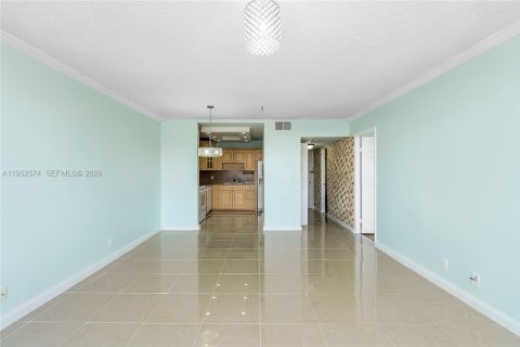 Condominio en alquiler en North Miami Beach, Florida, 1 dormitorio, 73.39 m2 № 2054462 - foto 12