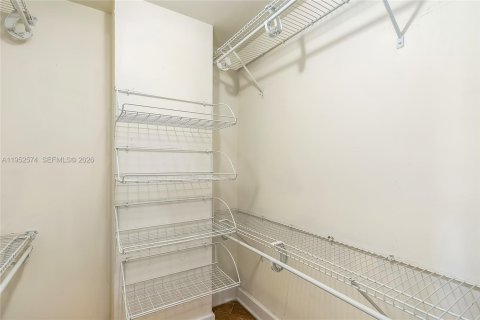 Condominio en alquiler en North Miami Beach, Florida, 1 dormitorio, 73.39 m2 № 2054462 - foto 28