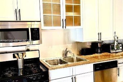Condo in Fort Lauderdale, Florida, 1 bedroom  № 2068904 - photo 6