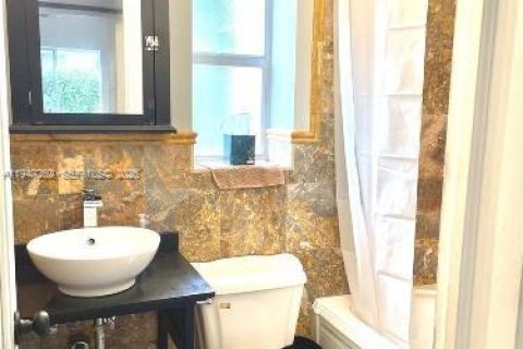 Condo in Fort Lauderdale, Florida, 1 bedroom  № 2068904 - photo 2