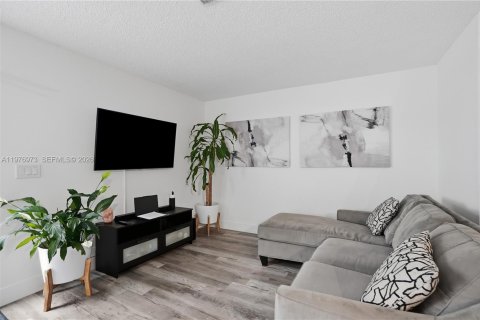 Townhouse in Deerfield Beach, Florida 3 bedrooms, 128.76 sq.m. № 2041535 - photo 17