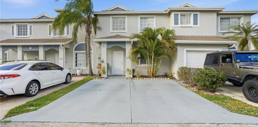 Townhouse in Deerfield Beach, Florida 3 bedrooms, 128.76 sq.m. № 2041535