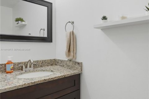 Townhouse in Deerfield Beach, Florida 3 bedrooms, 128.76 sq.m. № 2041535 - photo 21