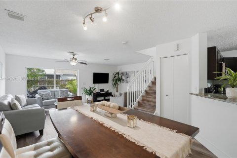 Townhouse in Deerfield Beach, Florida 3 bedrooms, 128.76 sq.m. № 2041535 - photo 4