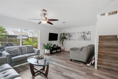 Townhouse in Deerfield Beach, Florida 3 bedrooms, 128.76 sq.m. № 2041535 - photo 6