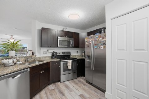 Townhouse in Deerfield Beach, Florida 3 bedrooms, 128.76 sq.m. № 2041535 - photo 14