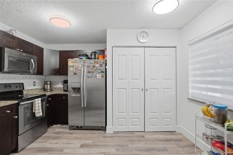 Townhouse in Deerfield Beach, Florida 3 bedrooms, 128.76 sq.m. № 2041535 - photo 15