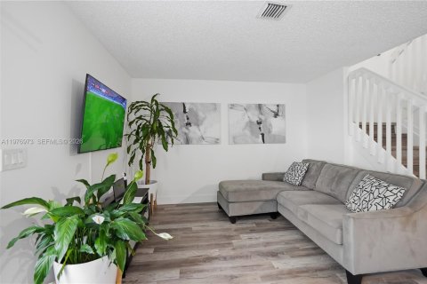Townhouse in Deerfield Beach, Florida 3 bedrooms, 128.76 sq.m. № 2041535 - photo 8