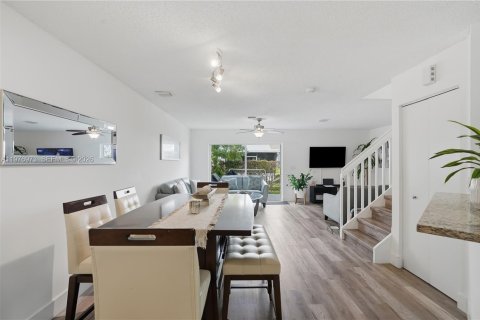 Townhouse in Deerfield Beach, Florida 3 bedrooms, 128.76 sq.m. № 2041535 - photo 3