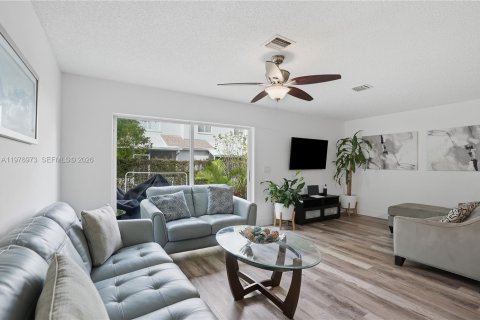 Townhouse in Deerfield Beach, Florida 3 bedrooms, 128.76 sq.m. № 2041535 - photo 5