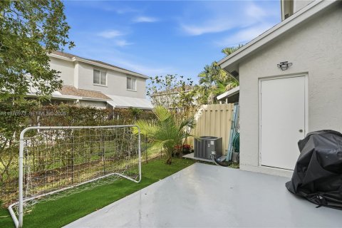 Townhouse in Deerfield Beach, Florida 3 bedrooms, 128.76 sq.m. № 2041535 - photo 23