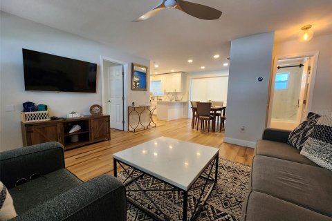 House in Clearwater, Florida 3 bedrooms, 79.15 sq.m. № 1853873 - photo 3