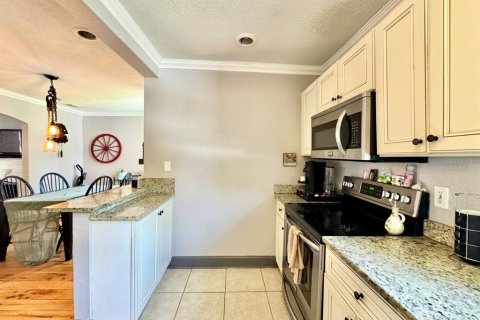 Villa ou maison à louer à Tampa, Floride: 3 chambres, 108.88 m2 № 2415017 - photo 12