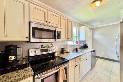 Villa ou maison à louer à Tampa, Floride: 3 chambres, 108.88 m2 № 2415017 - photo 11