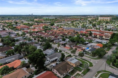 Commercial property in Sweetwater, Florida 227.8 sq.m. № 1932122 - photo 21