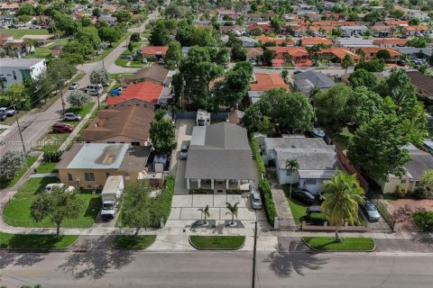 Commercial property in Sweetwater, Florida 227.8 sq.m. № 1932122 - photo 16