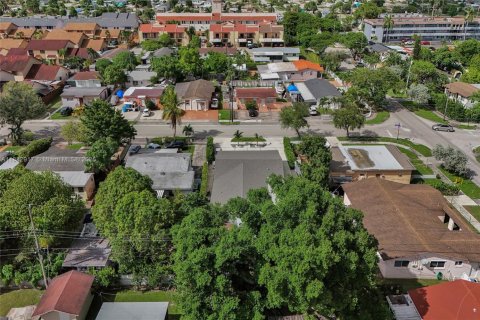 Commercial property in Sweetwater, Florida 227.8 sq.m. № 1932122 - photo 10