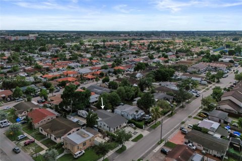 Commercial property in Sweetwater, Florida 227.8 sq.m. № 1932122 - photo 9