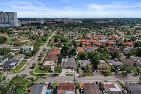 Commercial property in Sweetwater, Florida 227.8 sq.m. № 1932122 - photo 17