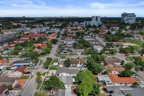 Commercial property in Sweetwater, Florida 227.8 sq.m. № 1932122 - photo 18