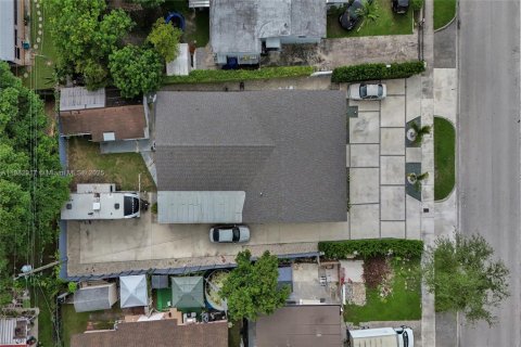 Commercial property in Sweetwater, Florida 227.8 sq.m. № 1932122 - photo 5