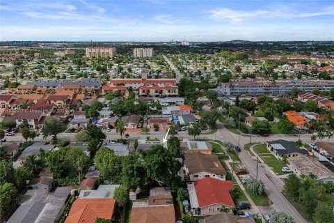 Commercial property in Sweetwater, Florida 227.8 sq.m. № 1932122 - photo 20