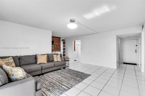 Купить кондоминиум в Тамарак, Флорида 2 спальни, 95.69м2, № 1821580 - фото 2