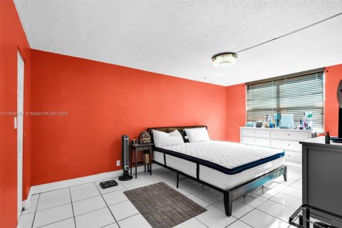 Купить кондоминиум в Тамарак, Флорида 2 спальни, 95.69м2, № 1821580 - фото 12