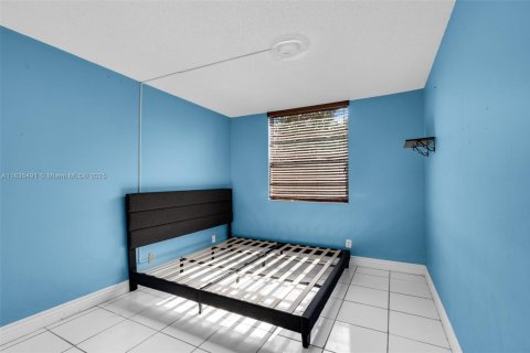 Купить кондоминиум в Тамарак, Флорида 2 спальни, 95.69м2, № 1821580 - фото 8