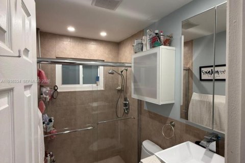 Villa ou maison à vendre à Pembroke Pines, Floride: 4 chambres, 146.6 m2 № 1997830 - photo 2