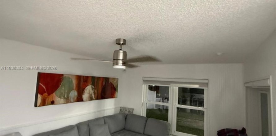 Villa ou maison à Pembroke Pines, Floride 4 chambres, 146.6 m2 № 1997830