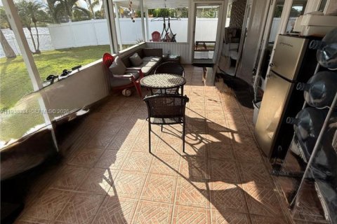 Villa ou maison à vendre à Pembroke Pines, Floride: 4 chambres, 146.6 m2 № 1997830 - photo 13