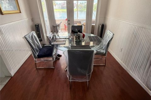 Villa ou maison à vendre à Pembroke Pines, Floride: 4 chambres, 146.6 m2 № 1997830 - photo 6