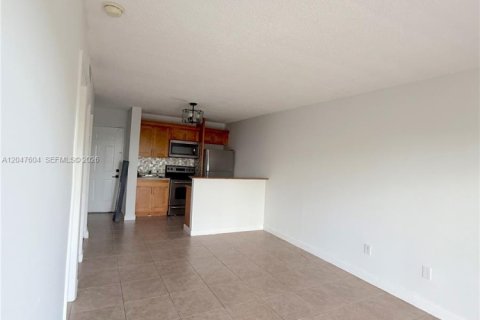 Copropriété à louer à Cutler Bay, Floride: 1 chambre, 55.74 m2 № 2278864 - photo 8