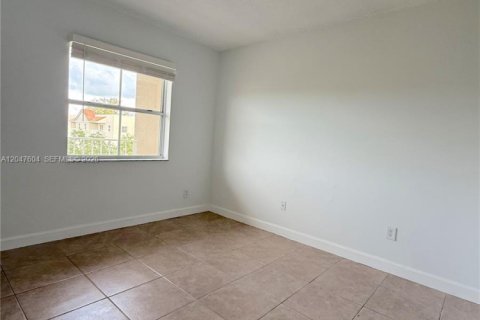 Copropriété à louer à Cutler Bay, Floride: 1 chambre, 55.74 m2 № 2278864 - photo 12