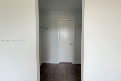 Copropriété à louer à Cutler Bay, Floride: 1 chambre, 55.74 m2 № 2278864 - photo 10