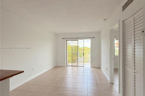Copropriété à louer à Cutler Bay, Floride: 1 chambre, 55.74 m2 № 2278864 - photo 2