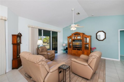 House in Rotonda, Florida 3 bedrooms, 149.48 sq.m. № 2142451 - photo 3