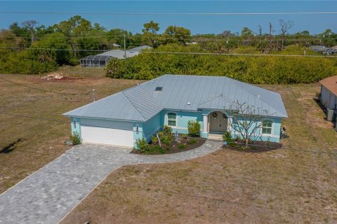House in Rotonda, Florida 3 bedrooms, 149.48 sq.m. № 2142451