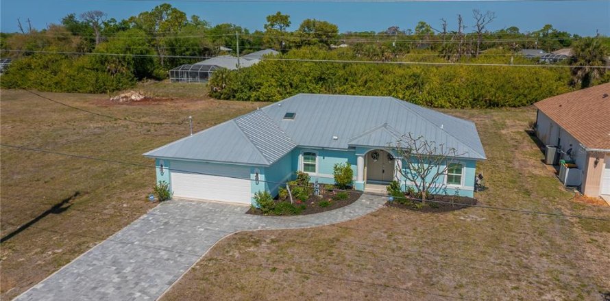 House in Rotonda, Florida 3 bedrooms, 149.48 sq.m. № 2142451