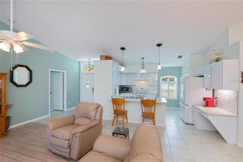 House in Rotonda, Florida 3 bedrooms, 149.48 sq.m. № 2142451 - photo 12