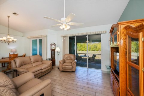 House in Rotonda, Florida 3 bedrooms, 149.48 sq.m. № 2142451 - photo 10