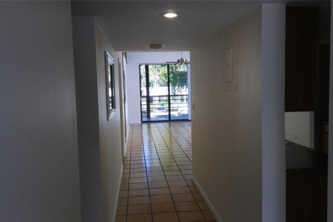 Condo in Deerfield Beach, Florida, 2 bedrooms  № 2248247 - photo 8